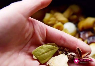 炖猪肉放几种香料最合适