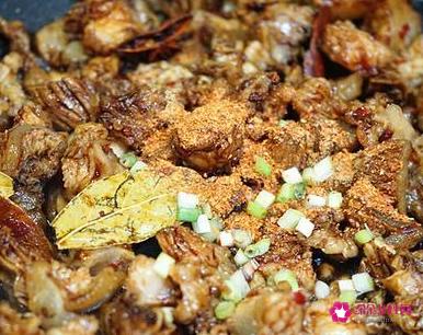 正宗刀削面卤子的做法