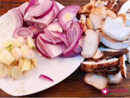 鸡肉怎么炖好吃又香又嫩