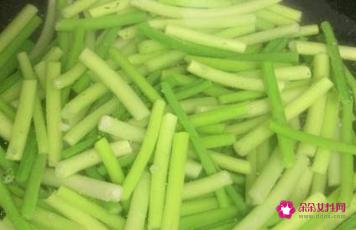 炒蒜苔怎么炒才嫩才好吃入味
