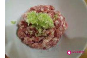 家庭制作猪肉丸子做法