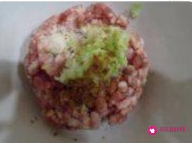 家庭制作猪肉丸子做法