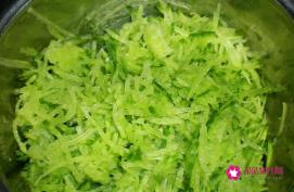 家庭制作猪肉丸子做法