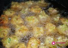 家庭制作猪肉丸子做法