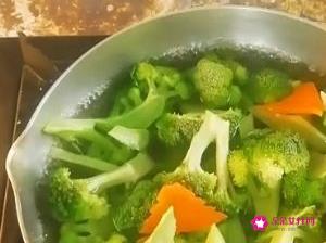 家常炒西兰花的做法