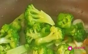 家常炒西兰花的做法