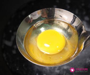 3种方法水煮荷包蛋