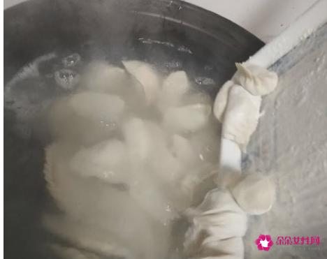 包煮饺子的方法步骤