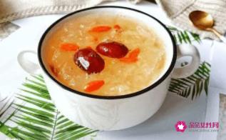 银耳莲子羹的功效