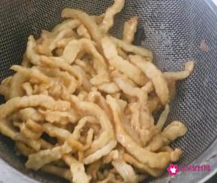 韭黄炒肉丝的做法