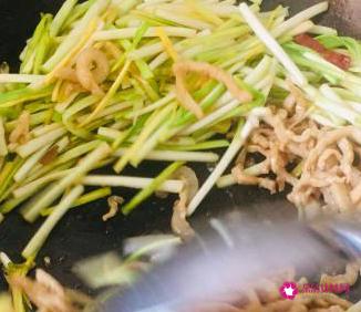 韭黄炒肉丝的做法