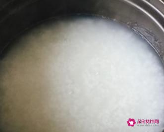 生滚牛肉蛋花粥的做法