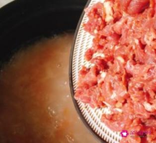 生滚牛肉蛋花粥的做法