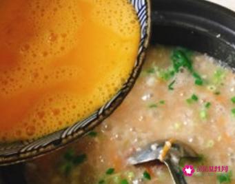 生滚牛肉蛋花粥的做法