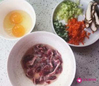 生滚牛肉蛋花粥的做法