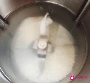 生滚牛肉蛋花粥的做法