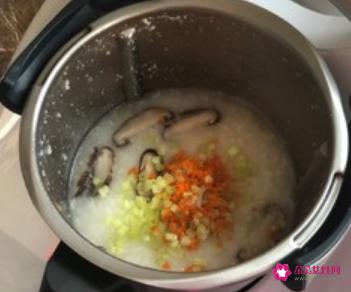 生滚牛肉蛋花粥的做法