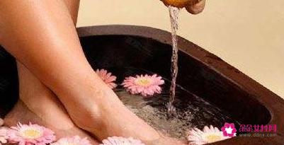 手脚冰凉是什么原因