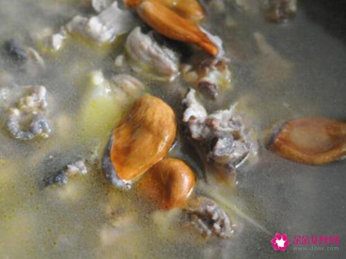 榴莲煲鸡汤的做法