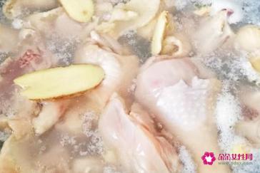 炖鸡汤最忌讳放三样东西