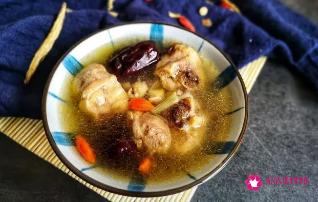 炖鸡汤最忌讳放三样东西