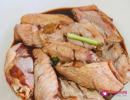 烤鸡翅怎么配料