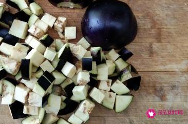 茄子怎么炒好吃又简单的做法视频