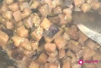 茄子怎么炒好吃又简单的做法视频