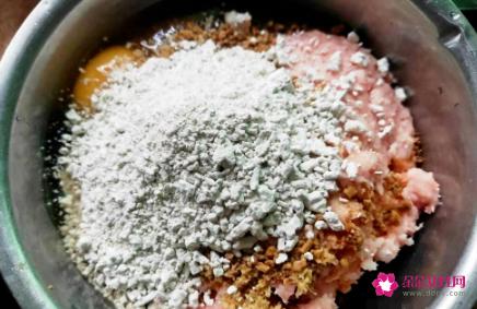 正宗猪肉丸子的配方窍门