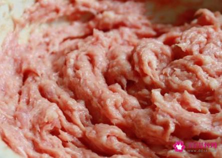 正宗猪肉丸子的配方窍门