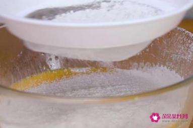 电饭煲制作蛋糕的方法与步骤
