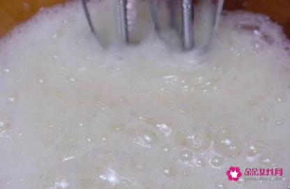 电饭煲制作蛋糕的方法与步骤