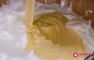 电饭煲制作蛋糕的方法与步骤