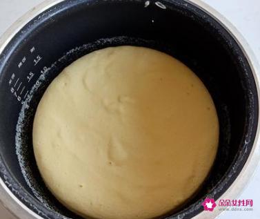 电饭煲制作蛋糕的方法与步骤