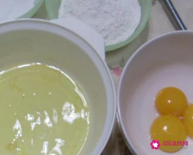 电饭煲制作蛋糕的方法与步骤