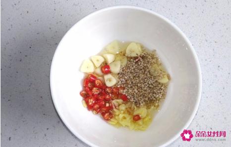 莲菜凉拌的做法