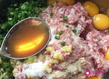 正宗炸猪肉丸子的配方