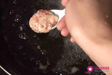 正宗炸猪肉丸子的配方