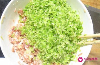 正宗炸猪肉丸子的配方