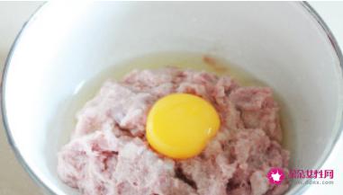 正宗炸猪肉丸子的配方