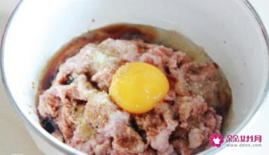 正宗炸猪肉丸子的配方