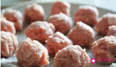 正宗炸猪肉丸子的配方