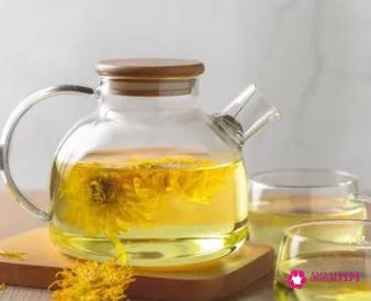 菊花茶变绿的原因