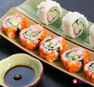 做寿司需要哪些食材和工具