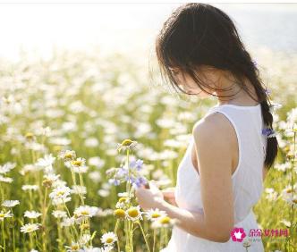 一个幸福的女人的表现