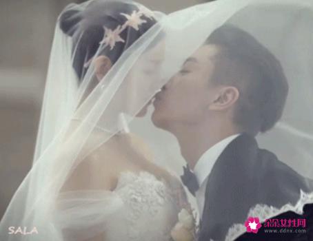 为什么一接吻男的就伸舌头