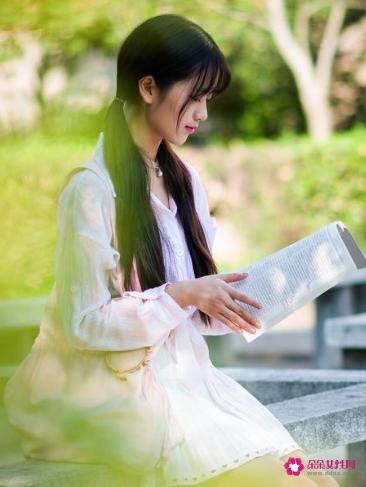文静的女生的行为特点