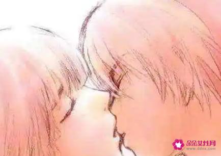 男人亲你嘴巴是什么意思