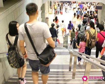 当男人喜欢一个女人的表现