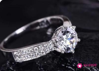 情人节送女朋友什么礼物比较好